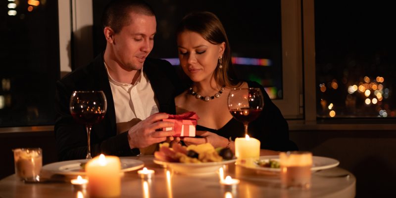 10 Ideen für einen schönen romantischen Abend zu Hause zu zweit