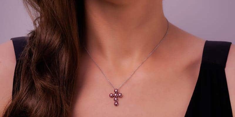 Voll im Trend – Kreuze als Schmuck